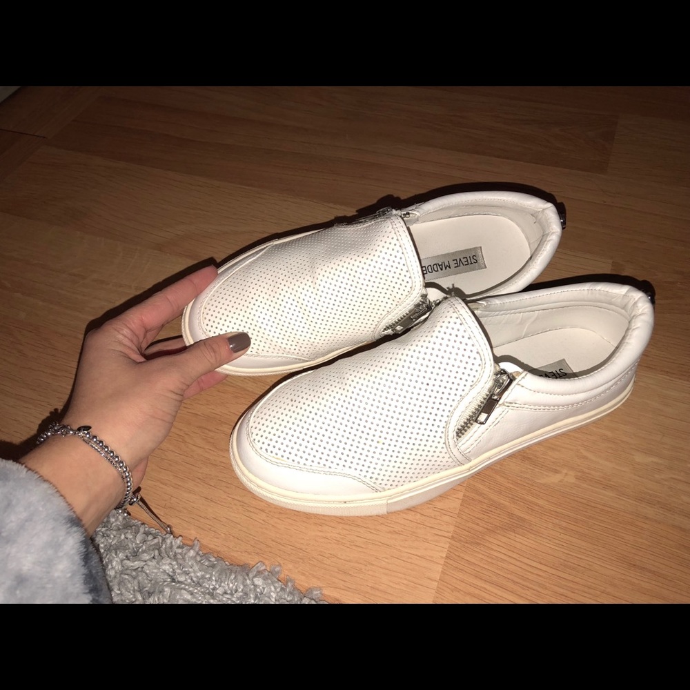 White STEVE MADDEN sneakers